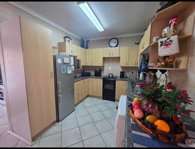 1 BEDROOM TOWNHOUSE FOR SALE IN VAN DYK PARK